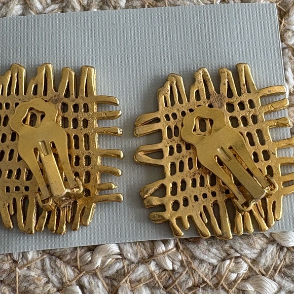 Bundle of Three Vintage Clip-On Earrings - Picture 4 of 11